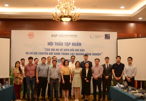 Các rủi ro về biến đổi khí hậu và cơ hội chuyển đổi xanh trong các ngành công nghiệp