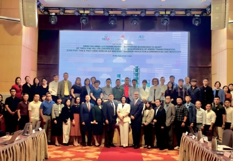 Trao công cụ chuyển đổi xanh cho doanh nghiệp